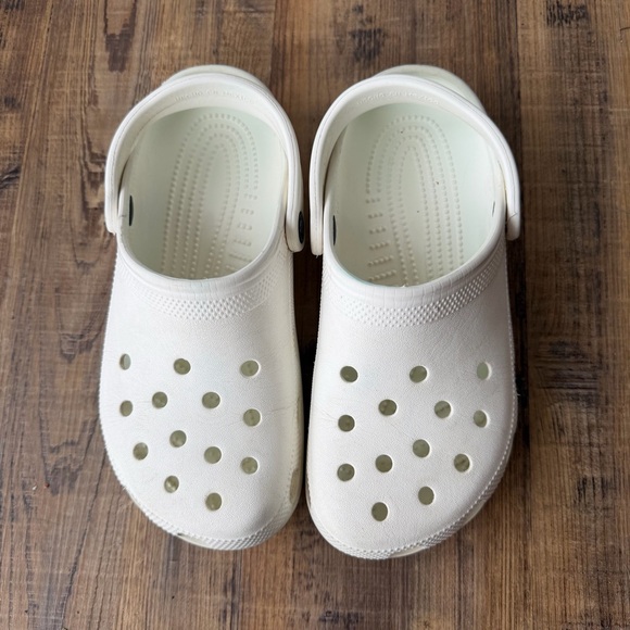 Crocs White Classic Clogs Slip On Comfort Shoes Lightweight M5/W7 - Picture 5 of 7